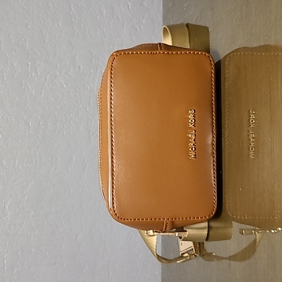 Michael Kors Brown Leather Belt Bag/Crossbody bag - Picture 3 of 6